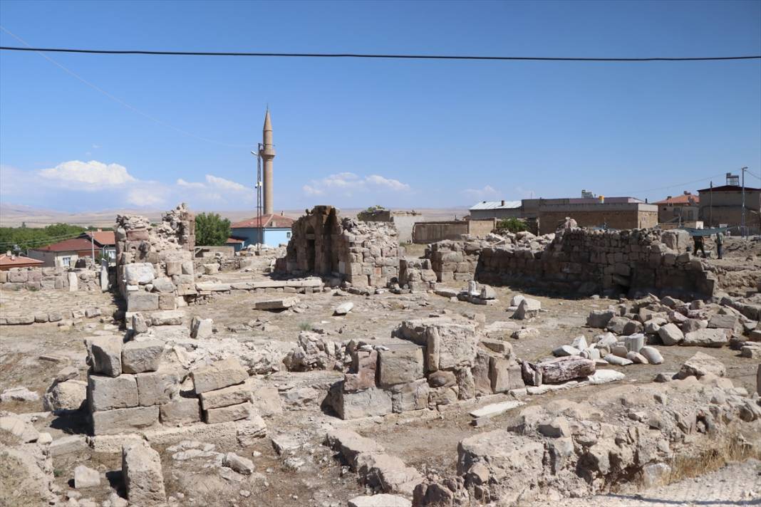 Tyana Antik Kenti'nde sekizgen planlı kilise gün yüzüne çıkarılıyor 11